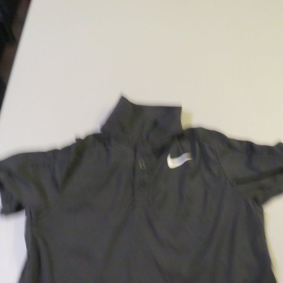 Black Nike Dri-Fit Top Size Medium - Picture 3 of 6